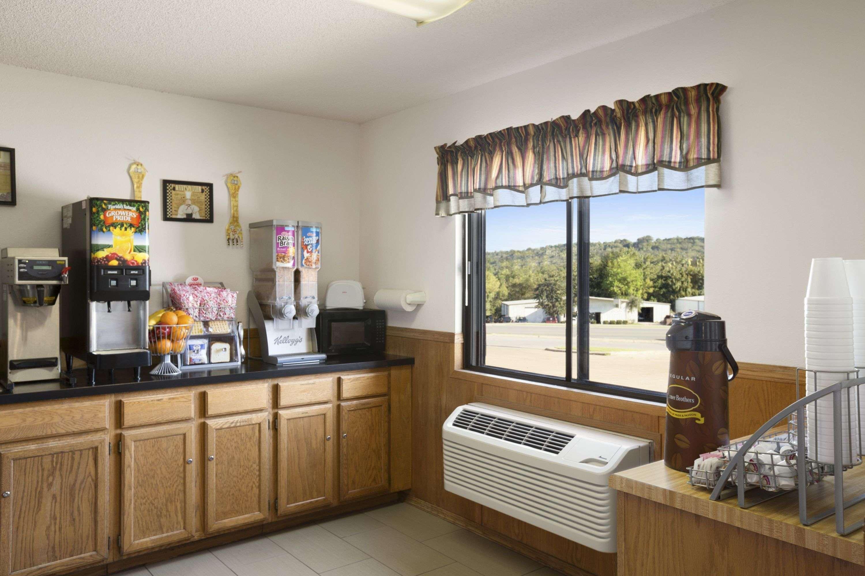 Super 8 By Wyndham Batesville Extérieur photo